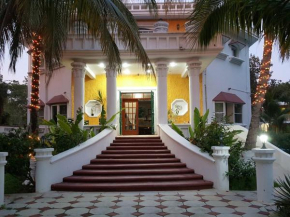 Отель Mansion Giahn Bed & Breakfast  Канку́н 
